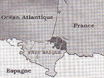 Thérèse Bellemare-Bastrash présentant la courtepointe illustrant l'histoire des Bastrash, descendants de Jean Bastarache/Joannis Basterreche.